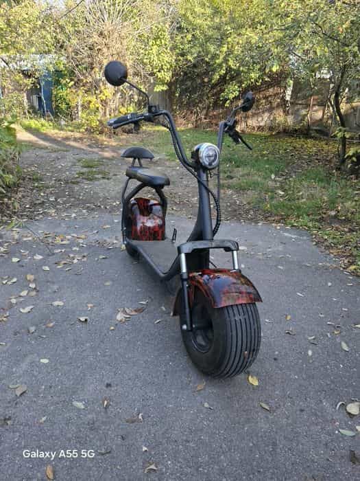 Vând    scuter electric harley