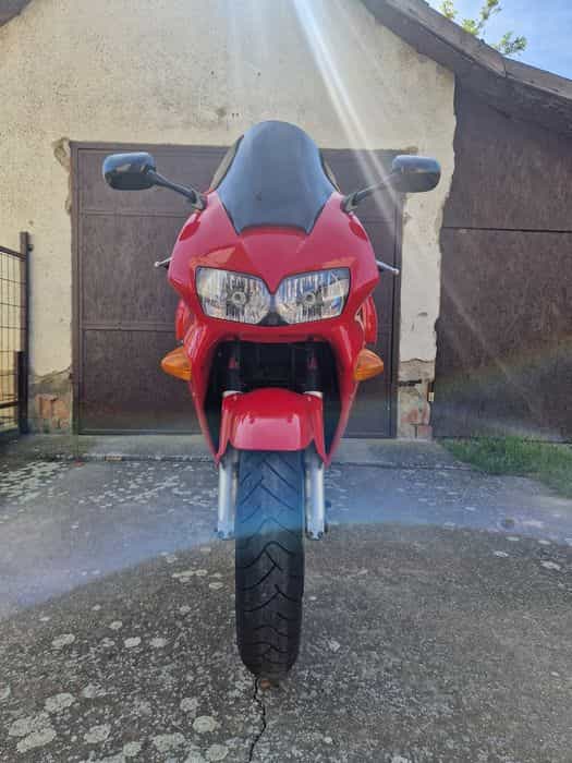 Vând Honda VFR800FI