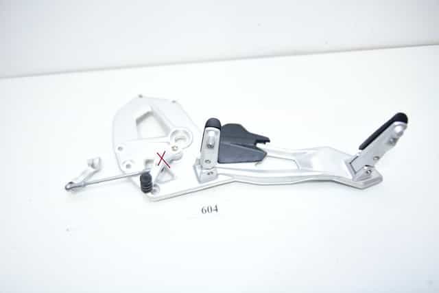 BMW K83 F900R Footrest Hanger stânga 46718404013 suport pentru