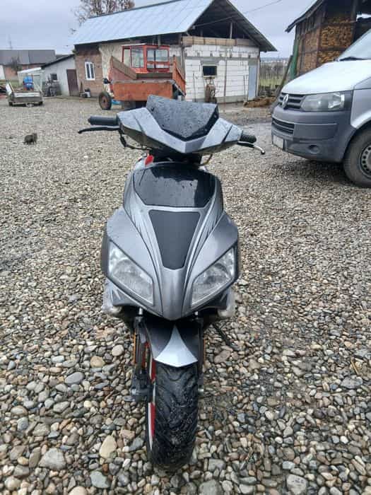 Scuter de vânzare de 49cc , fac si schimb pe atv si pun diferenta