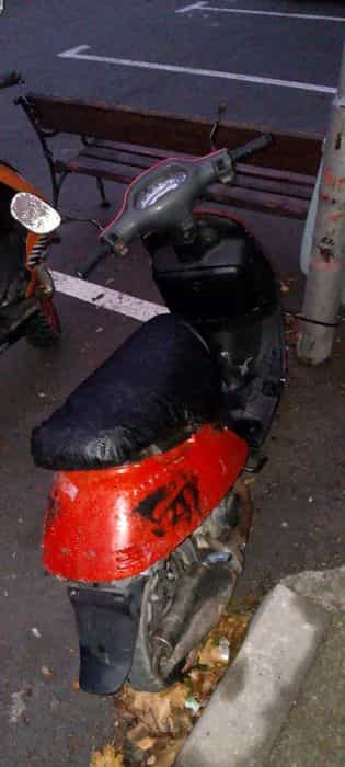 Vând scuter motor 50cc în doi timpi preț 10 milioane îi trebuie filtru