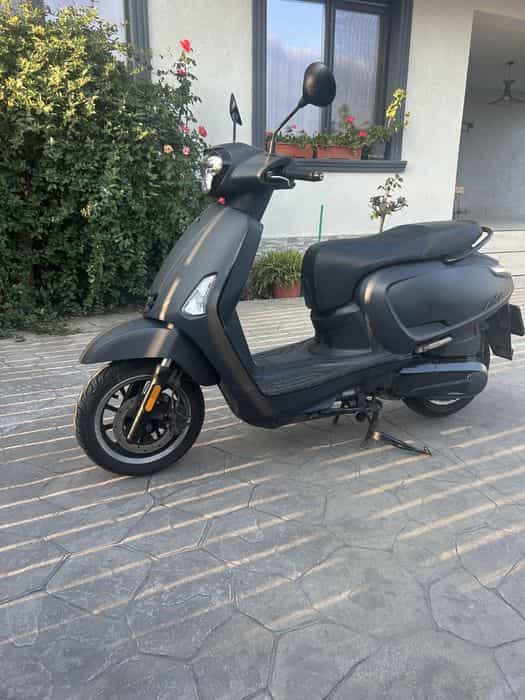 Vand kymco like 125 sau schimb cu auto+ diferenta