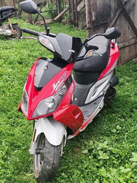 Vînd scuter marca SYM