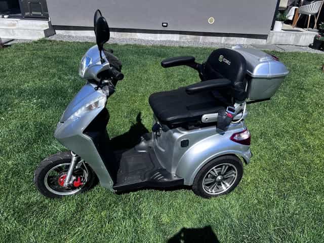Motociclu electric Econelo pt batrani scuter scooter pers dizabilitati