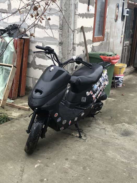 Scuter jinlun usor negociabil