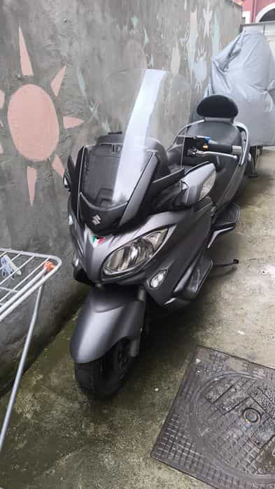 Burgman AN 650 maxiscooter/Vespa 250 gts