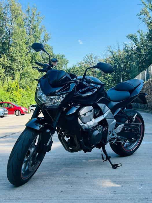 Kawasaki Z750 motocicleta personala