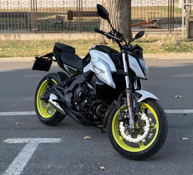 Motocicleta CFMoto 650 NK