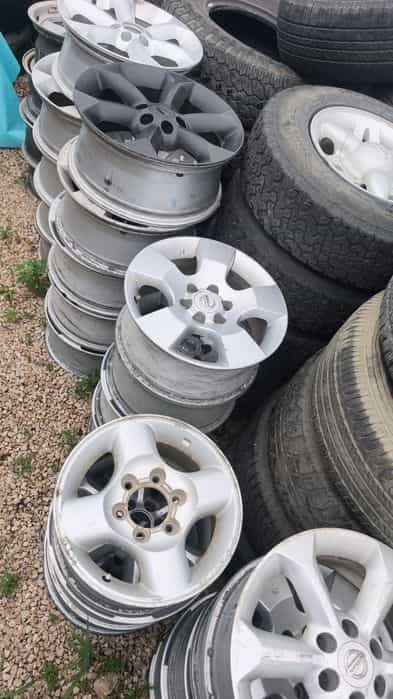 Janta roata anvelope nissan navara pathfinder