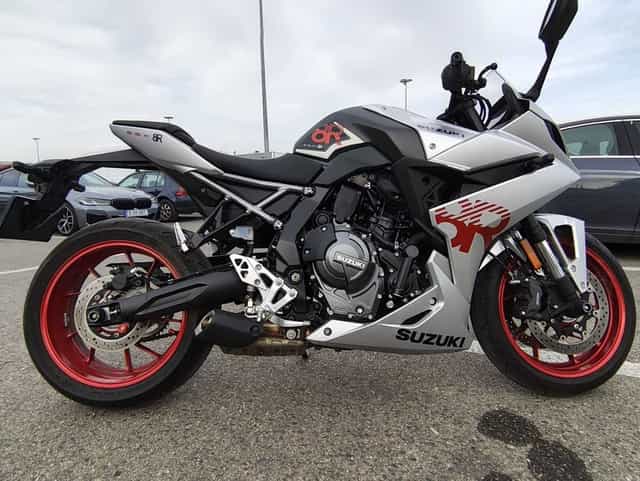 Vand Suzuki GSX-8R an 2024, garantie 2028 cu doar 1573km