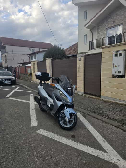 Vând scuter Malaguti Madison cat.B