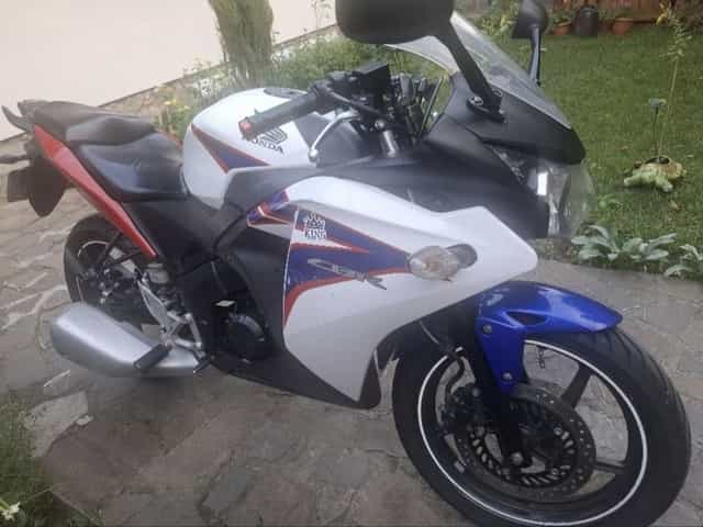 Motocicleta HONDA CBR 125