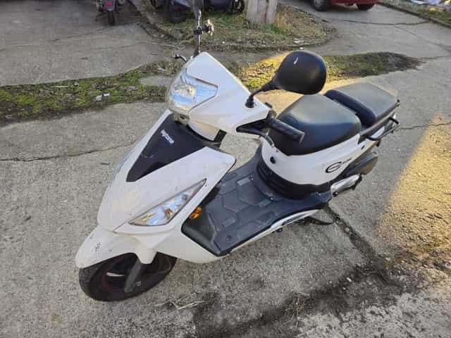 Inchiriez scutere noi Daytona 125cc, 280 lei. Vand scutere in 6 rate.