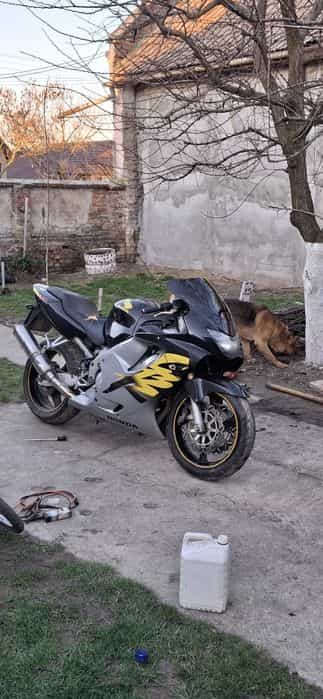 Honda cbr f4 carburatie