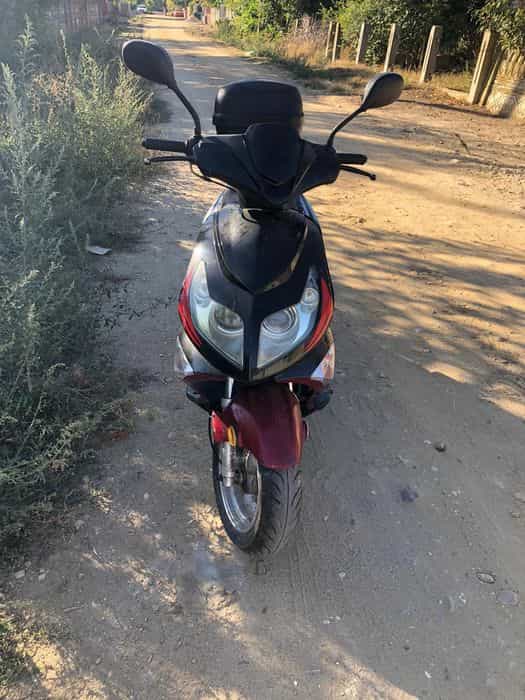 Scuter benzină stare bună preț 2000 ron