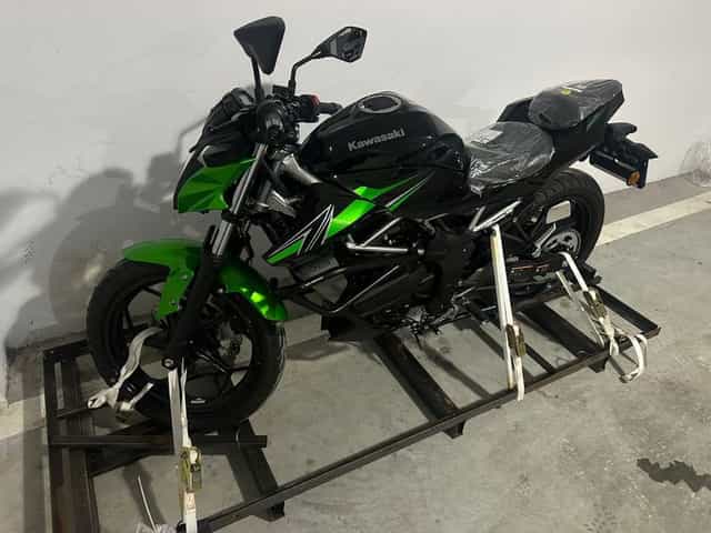 Motocicleta Kawasaki Z125 model 2023, CANDY LIME GREEN 1
