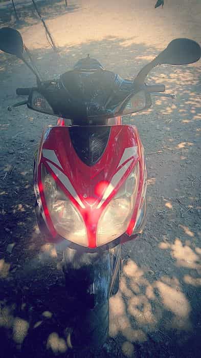 Este foarte bun scuter în 4 timpi setul e de 80