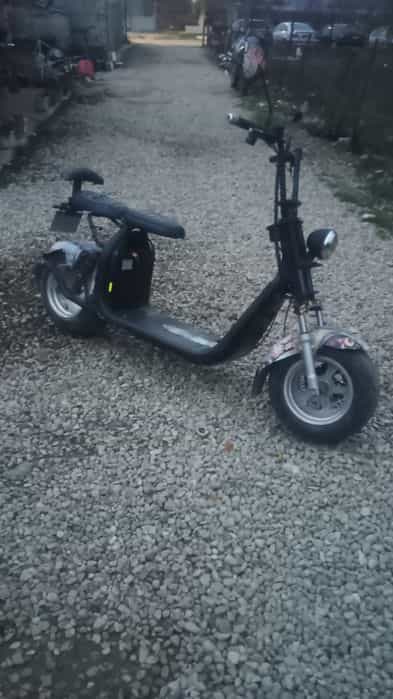 Scuter electric cu 2 locuri