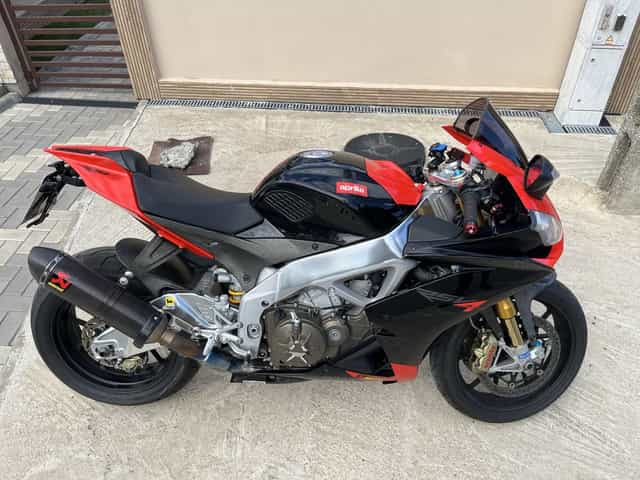 Aprilia RSV4 Factory