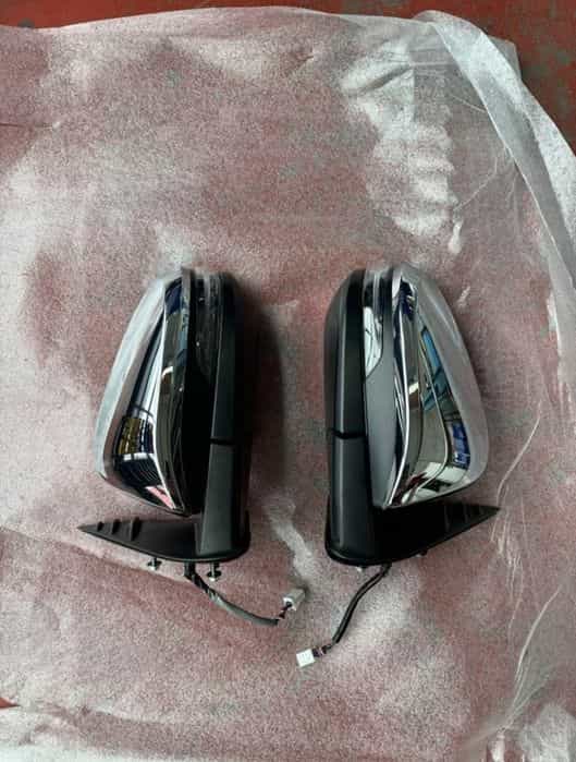 Oglinda Oglinzi Originale Toyota Hilux.  Bara fata. Spate. Stopuri