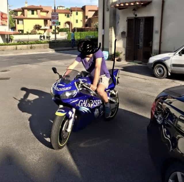 Dezmembrez Yamaha R6 600 din 2001