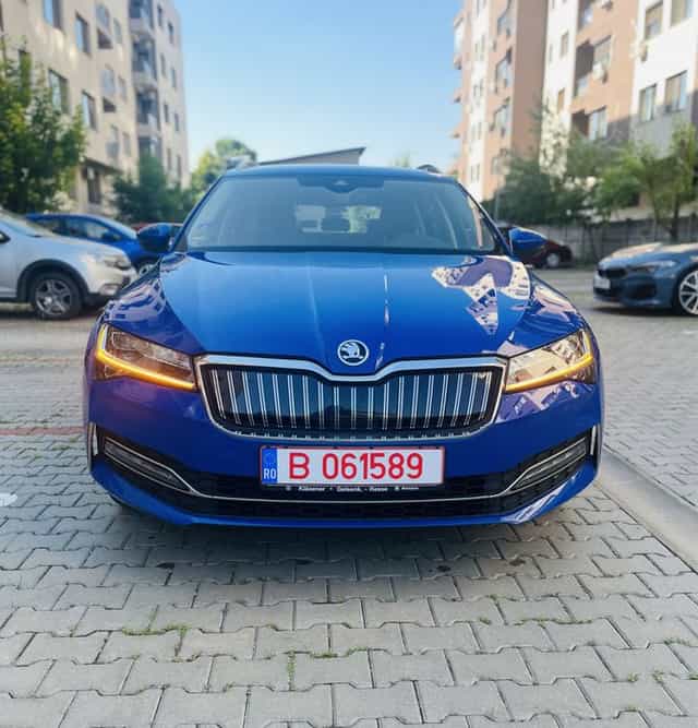 Skoda Superb 218cp Plug-in Hybrid ACC volan/parbriz încălzit Keyless