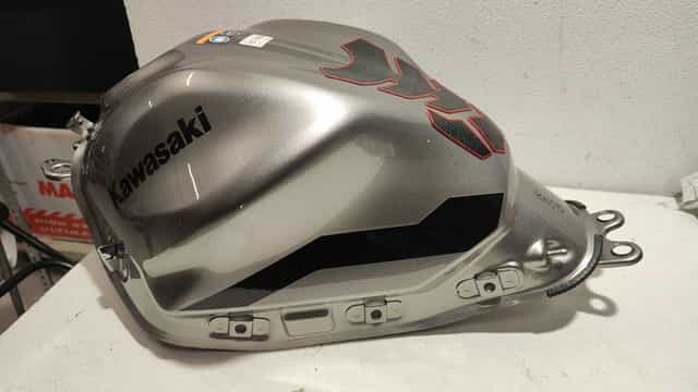 Carene rezervor  Kawasaki Z650 parbriz inalt