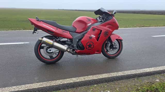 Honda cbr 1100xx superblackbird