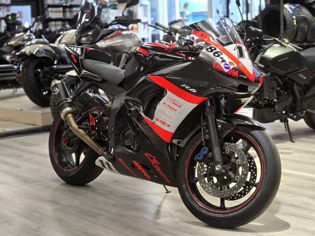 Motocicleta Yamaha R6 2003 pista / circuit, “la cheie”
