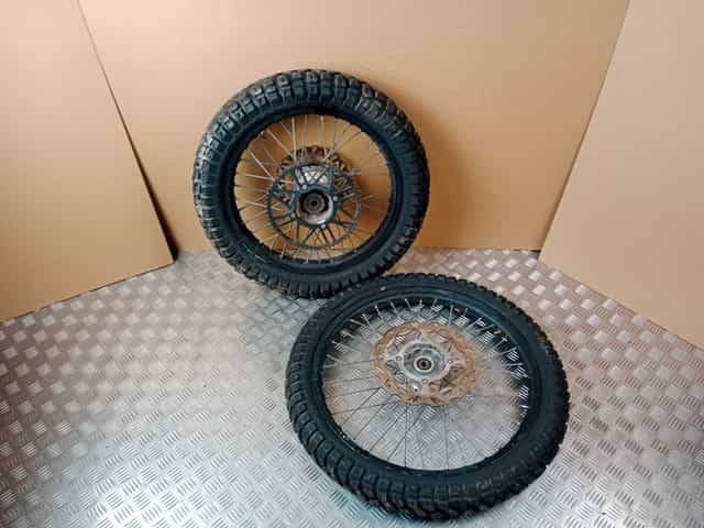 Beta RR 125 / 50 Koła Felgi Felga Koło Przód 90/90-21 Tył 120/90-18