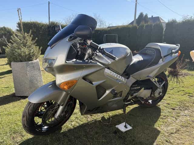 Honda vfr800.