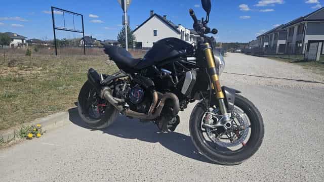 Ducati Monster 1200s Black on Black Edition