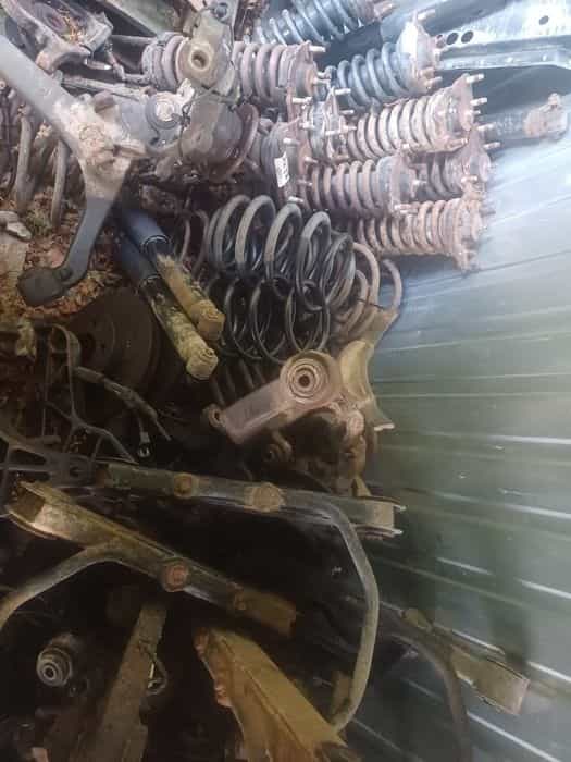 Jeep Cherokee Kj Liberty części zawieszenia wachacze belki zwrotnice