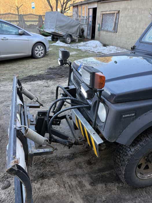 Samochód do odśnieżania Suzuki Samurai
