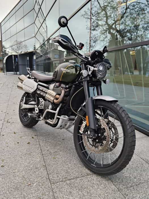 Triumph Scrambler 1200 XC że 900 Street