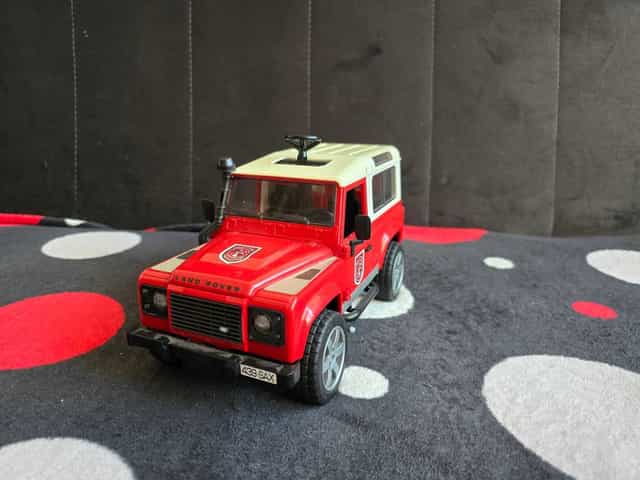 Land Rover Defender straż pożarna Bruder 02596