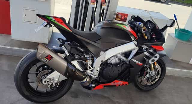 APRILIA 1100 RSV4 Factory rancing