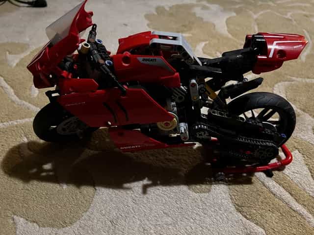 Motor Lego Ducati Panigale V4 42107