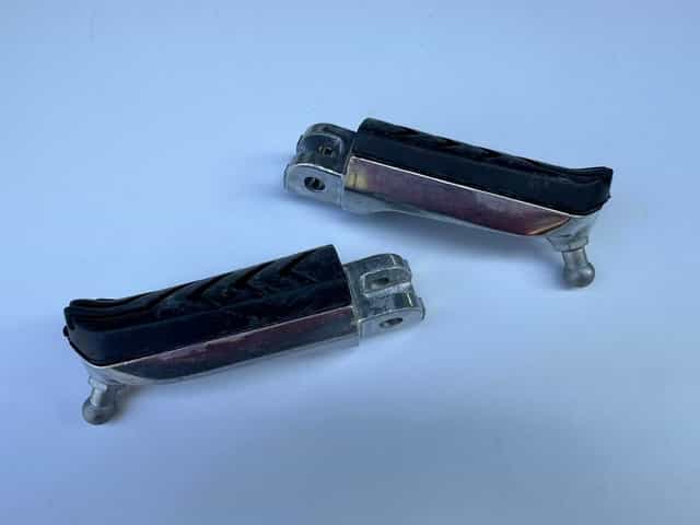 Aprilia podnóżek kierowcy RS660 Shiver Tuono Dorsoduro Tuareg