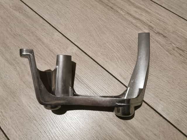 Yamaha raptor 350 uchwyt wspornik mocowanie błotnika przód  prawy