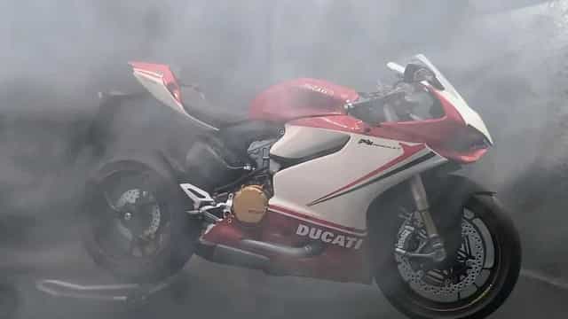 Ducati 1199 Panigale S Tricolore 1:12 Tamiya sklejony