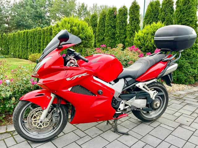 Motocykl Honda VFR 800 rok 2005