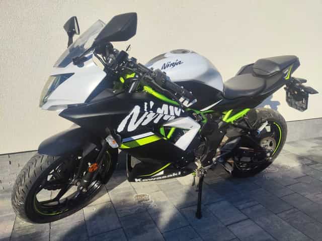 Kawasaki ninja 125 ABS KTM yzf r