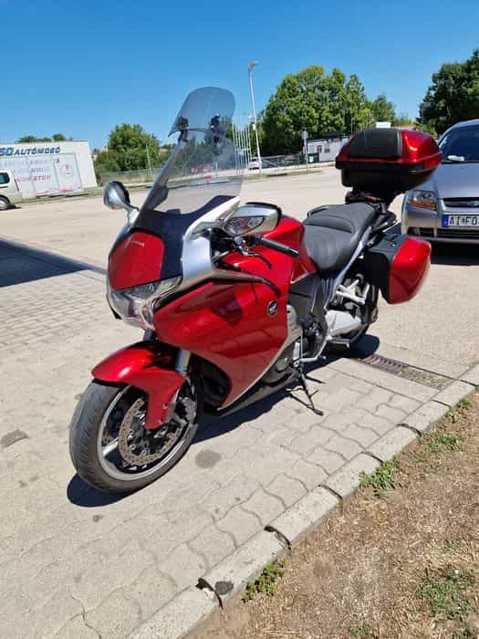 Honda VFR1200F bezwypadkowy, serwisowany + 3 kufry, dodatki