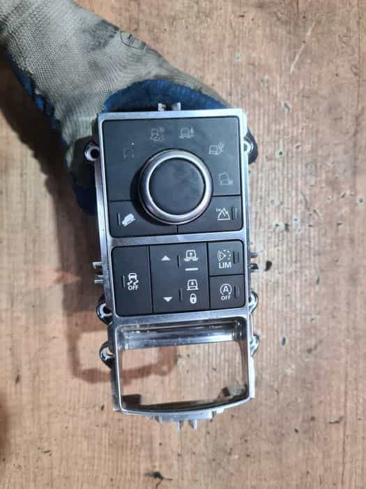 Land Rover Discovery V L462 3.0d panel napędów przełącznik zawieszenia