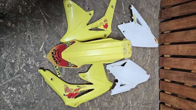 Plastiki suzuki rmz 450