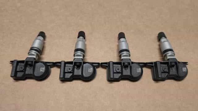 Czujniki ciśnienia TPMS Toyota: RAV4 Yaris Lexus Land Cruiser (T07)