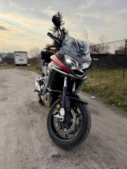 Honda VFR 800X Crossrunner – Sportowa Dusza, Adventure'owy Styl!