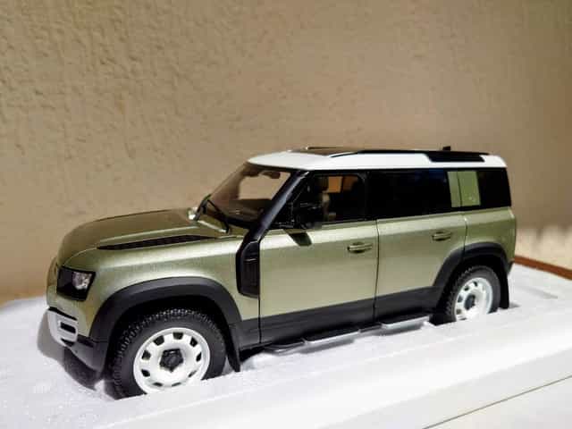 Model Land Rover Defender  1:18