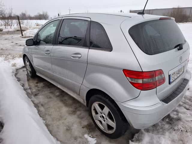 Uszkodzony Mercedes B180